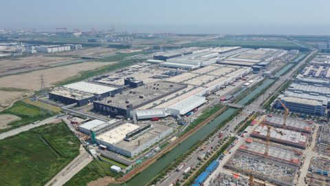 Производството на фабриката на Тесла в Шанхай достигна рекордни стойности