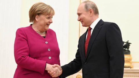Меркел заяви, че не съжалява за закупуването на руски газ