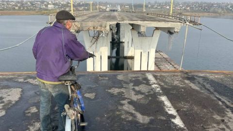Загуби не са допуснати, мостовете са взривени: Защо Русия изтегли войските си на левия бряг на Днепър и какво следва след това