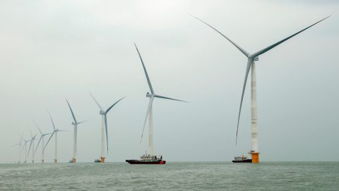 Китай вижда проспериращо развитие на вятърната енергия в открито море