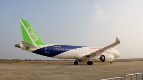Китайският пътнически самолет С919 получи сертификат за производство