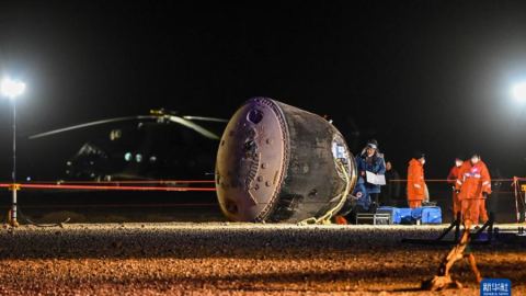 Екипажът на „Шънджоу-14“ се завърна на Земята