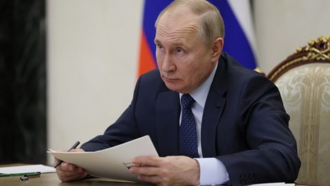 Владимир Путин: Рискът от ядрена война расте