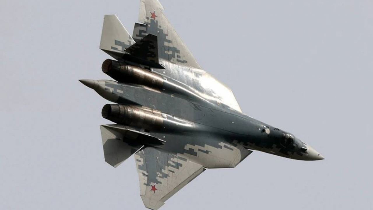 Чудната „птичка“: Колко „яки“ са Су-57, как ще бъдат използвани и как ще подобрят бойната готовност на руската армия