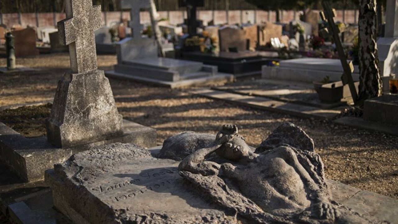 Гробище под Париж: Операция "Дерусификация" или опит за глобална отмяна на руснаците