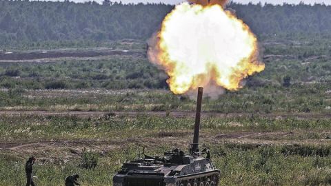 Куршум "Привет", боен джип "Палавник" и огнехвъргачка "Буратино": Как руската военна техника получава имената си
