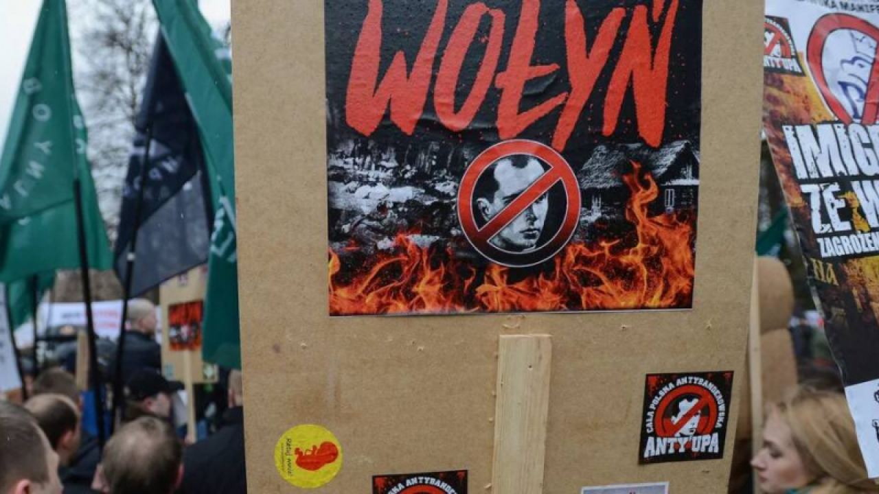 "Руски ватник" от Полша припомни пророчеството на Дмовски, че цяла Украйна това е една голяма афера