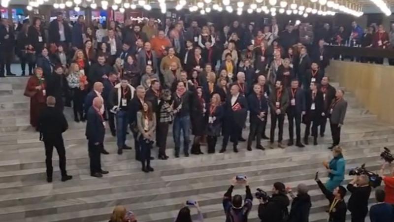 Станишев, Зарков, Пирински, Витанов, Мутафчиев, Дърева и десетки други делегати