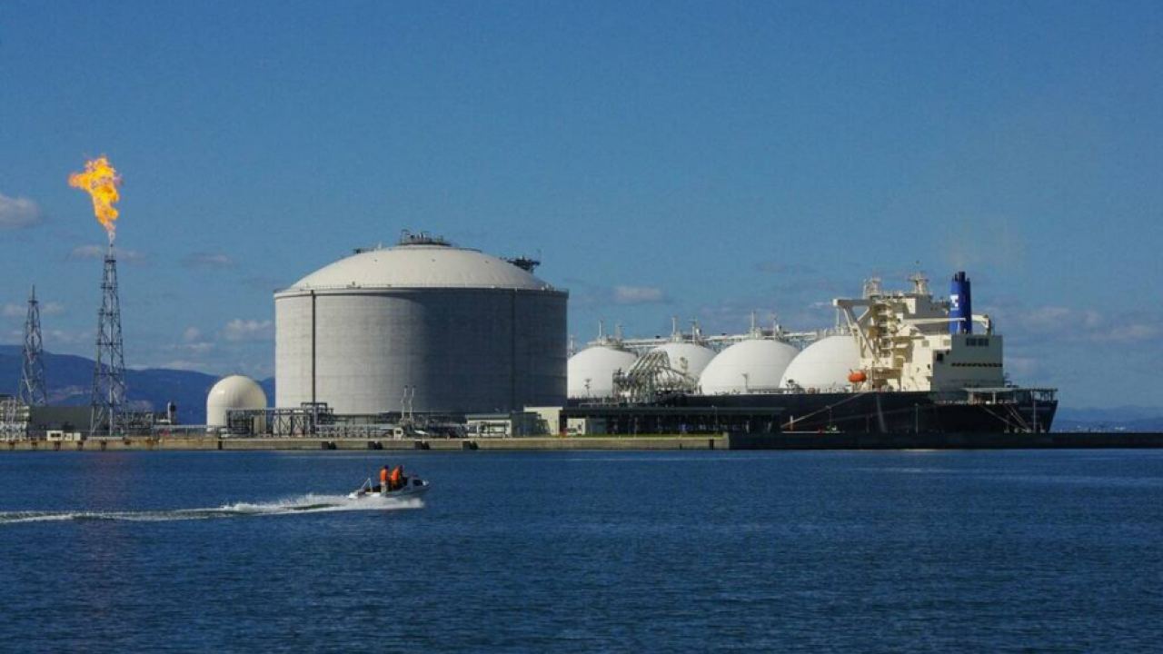 Решаващата схватка за втечнения природен газ започна