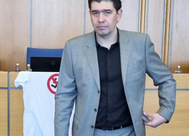 Иван Таков, ДБ, Паметник на Съветската армия