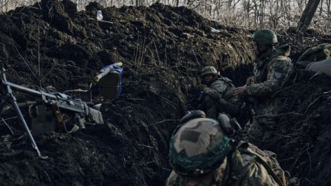 Украински командващ обясни защо Киев иска да удържи Артемовск