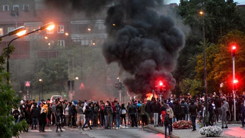 The Molotov cocktails were activated.  France is plunged into chaos