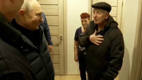 „Сега имаме малко кътче от рая“: какво казаха жителите на Мариупол на Владимир Путин