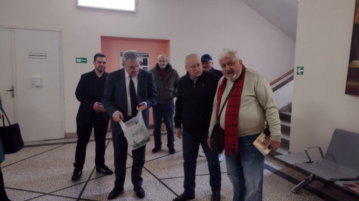 Трима Румен Петков-ци, библиотека, Ловеч