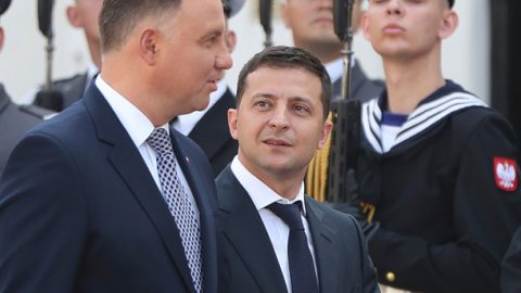 Двойната игра на Полша в Украйна: Варшава показа на Киев остри зъби
