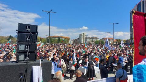 "ПОХОД НА МИРА" - От десетилетия София не помни такова стълпотворение! "Витошка" изпълнена от край докрай!
