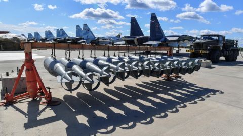 Руските "Ланцети" и планиращите бомби FAB-500 изтласкаха украинската артилерия и разредиха противовъздушната отбрана