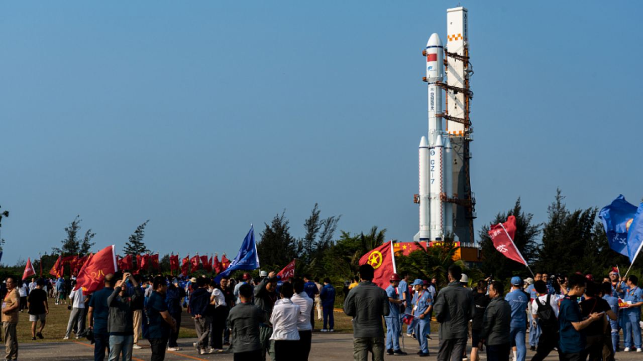 Товарният кораб „Тиенджоу-6“ се подготвя за изстрелване