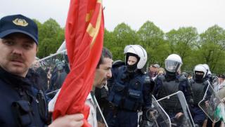 Латвия, Денят на Победата, забранен, нацисти, опашки, награди