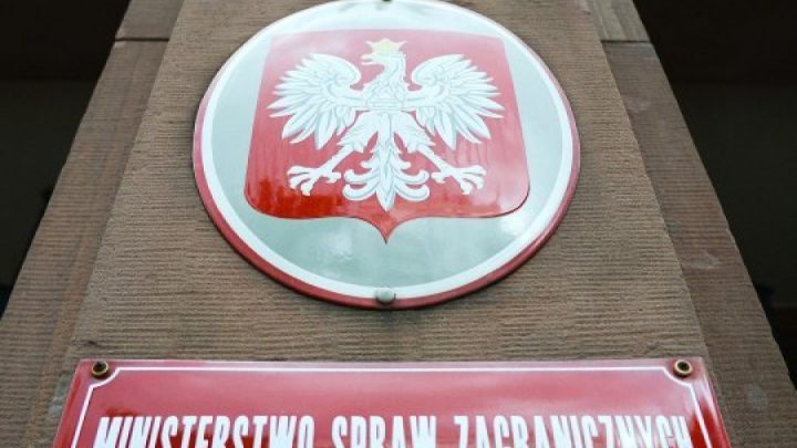 От външно министерство на Полша предложиха на Зеленски да се извини за клането във Волин