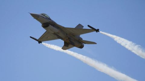 Изтребители за прокси-войната: Какво означава предаването на F-16 на Киев