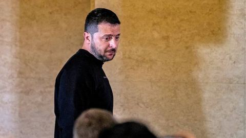 Зеленски беше обвинен в държавна измяна, образува се наказателно дело: в Киев кипят разправии за власт