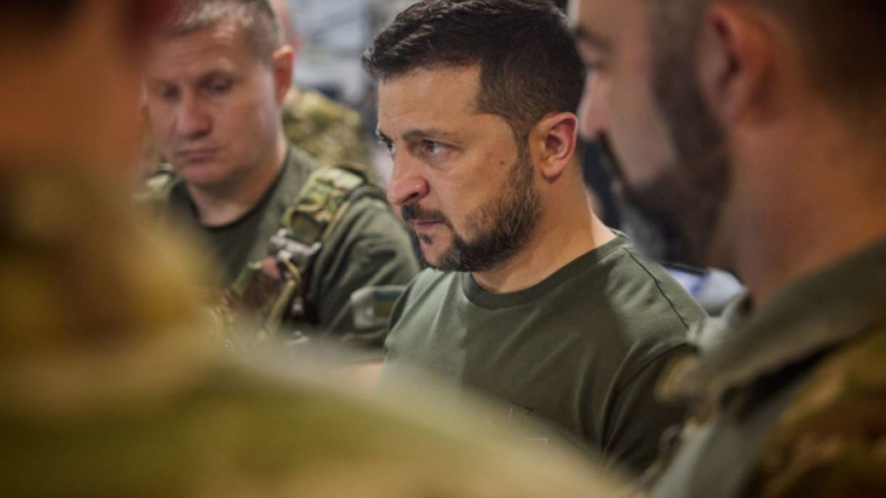 Зеленски започна да готви Украйна за замразяване на конфликта с Русия