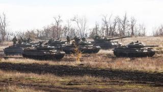 Руска пехота, танкове, чакат, атака