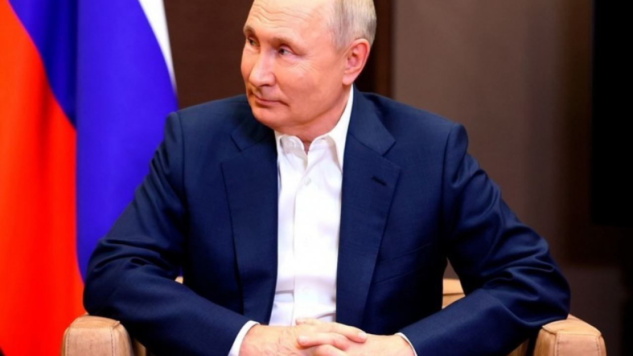 На срещата с Лукашенко Путин зловещо обеща на всички да танцуват „барышня“