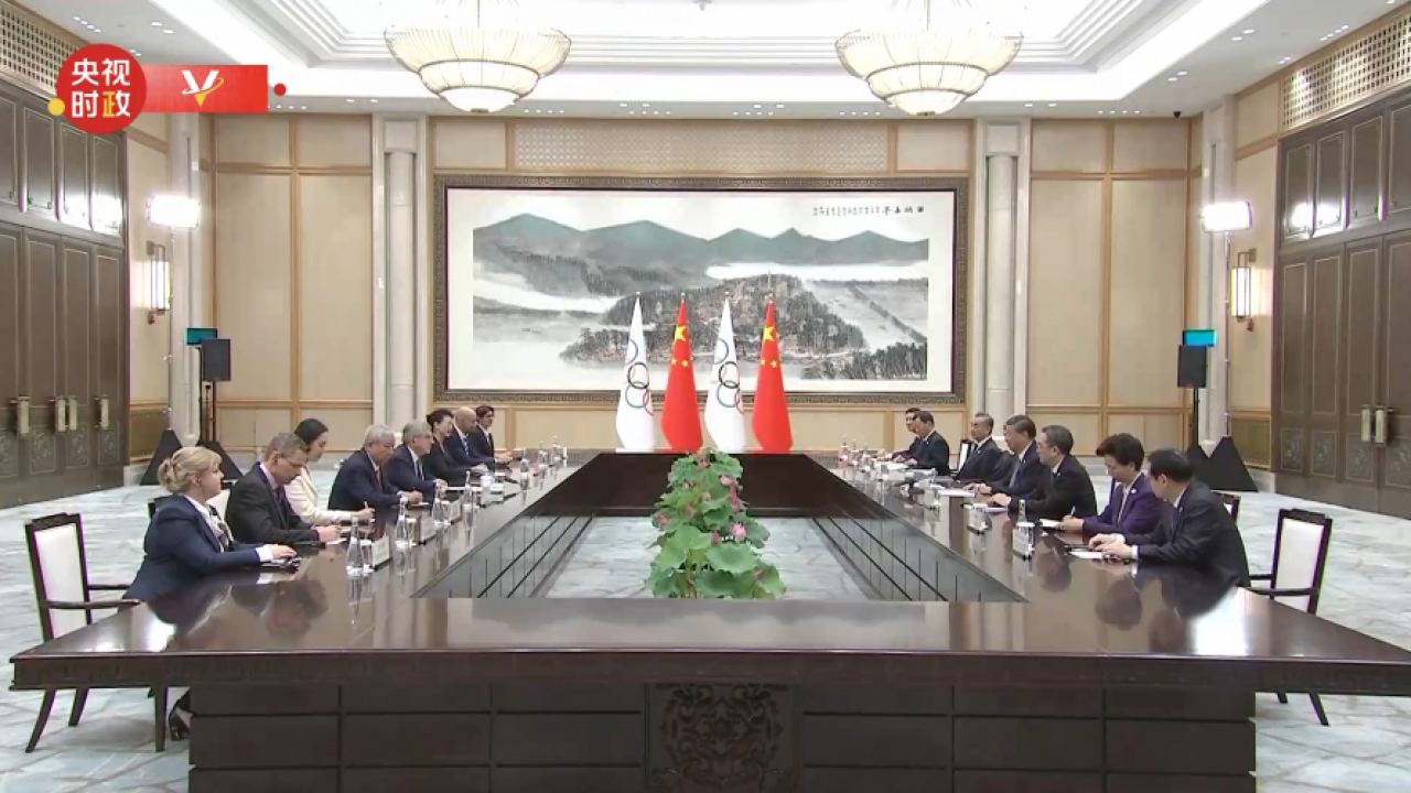 Си Дзинпин се срещна с президента на МОК Томас Бах