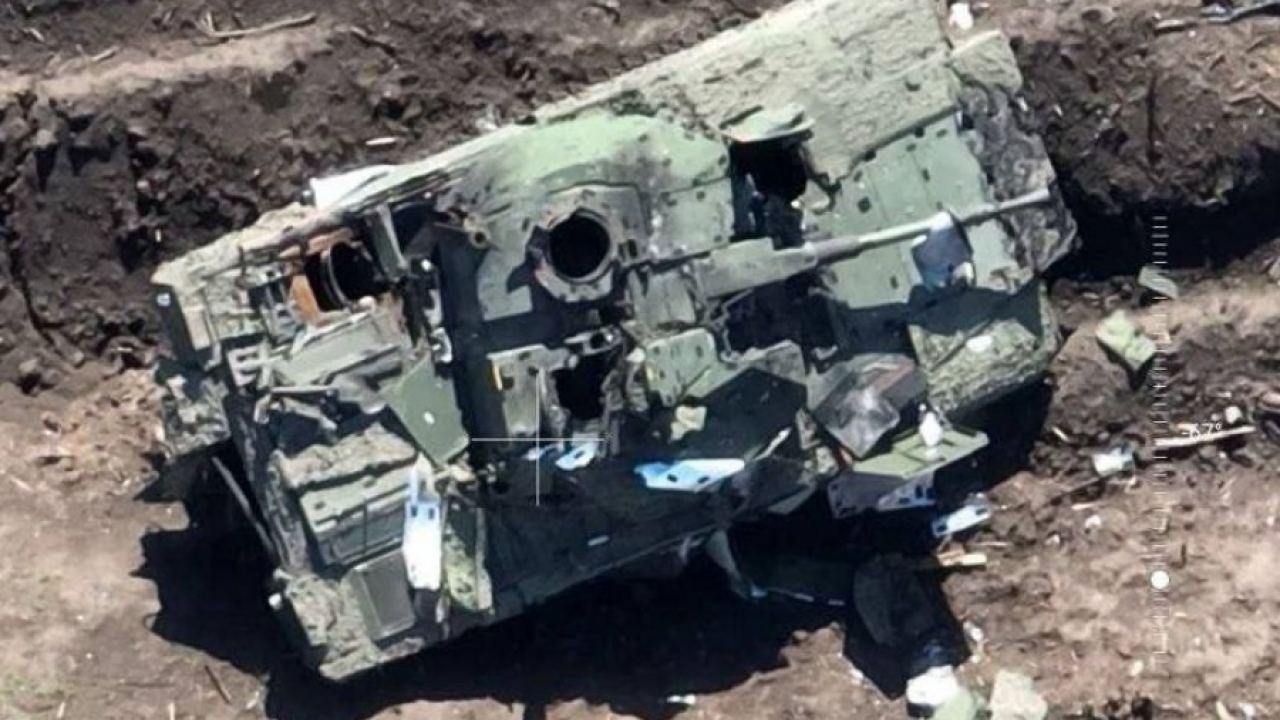 Леопард със сюрприз: В немски танк, разбит в Украйна, е открит екипаж от войници на Бундесвера