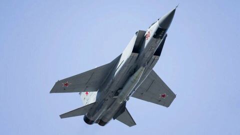 Самолети МиГ-31 с Кинжал на борда започват да патрулират над Черно море: Какво означава това и кой трябва да внимава