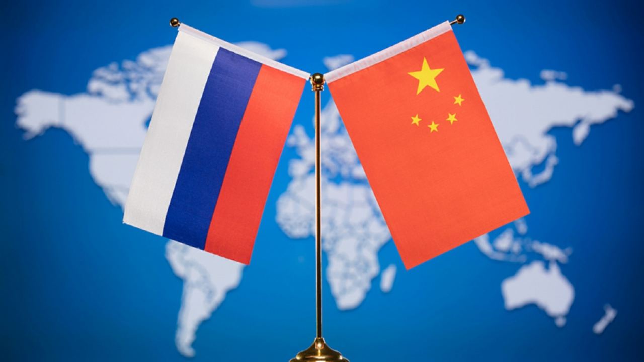 Зам.-председателят на Централната военна комисия Джан Йоуся се срещна с руския министър на отбраната Сергей Шойгу