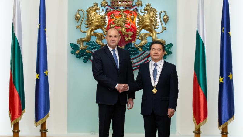 The Ambassador of the People’s Republic of China to Bulgaria, Dong Xiaojun, was awarded the Order of the Hungarian Horseman – first degree by President Rumen Radev
 – 2024-04-18 14:13:27