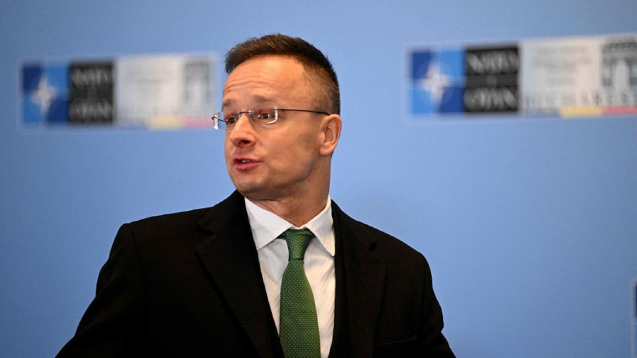 Унгарският външен министър призова НАТО да преразгледа „провалената си стратегия“ за Украйна