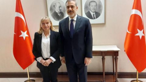 Елена Йончева към външния министър на Турция: Ще затворите ли проливите при конфликт в Черно море