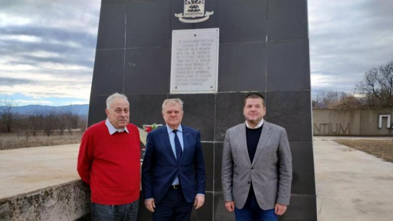 АБВ е категорично срещу подмяната на историята и разрушаването на паметника на Альоша