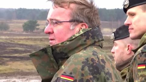Германският министър на отбраната заплаши Русия с война: какво се опитват да постигнат в Берлин