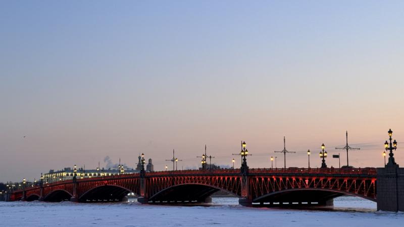 The Trinity Bridge in Petersburg is in Chinese red
 – 2024-02-11 12:24:56