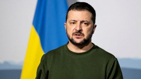 Зеленски допусна преговори с Русия и преди Украйна да достигне границите от 1991 г. Защо промени решението си?