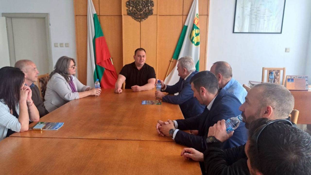 „ЛЕВИЦАТА!“ започна срещите си в Старозагорско от Раднево – градът, който постави началото на недоволството на енергетиците
