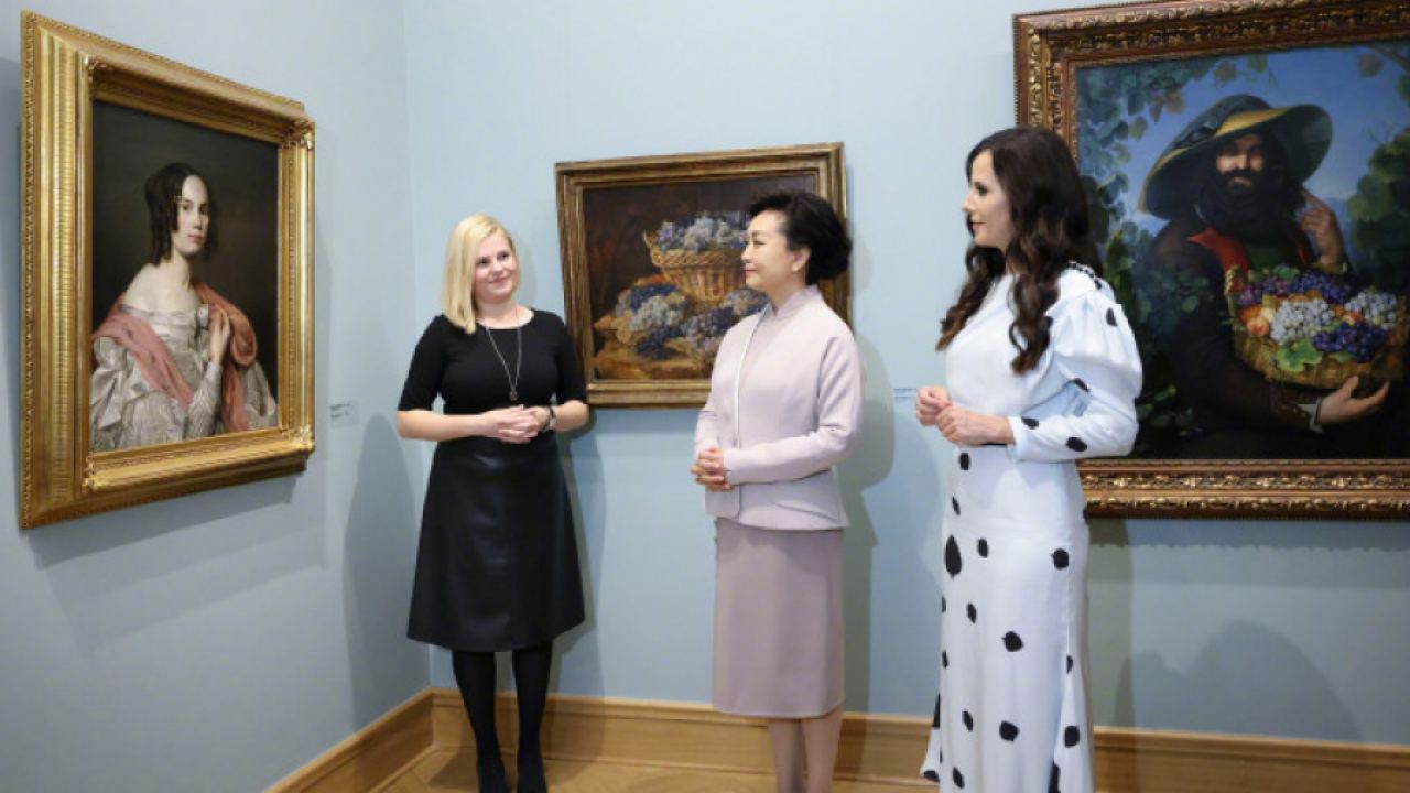Пън Лиюен посети Националния музей на Сърбия заедно с Тамара Вучич