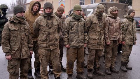 Не му трябват: Зеленски отказа да върне в Украйна стотици пленени войници от ВСУ