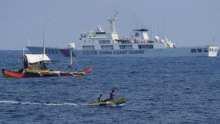 Китайската морска полиция, следи, филипинските кораби, рифа Сиенбин