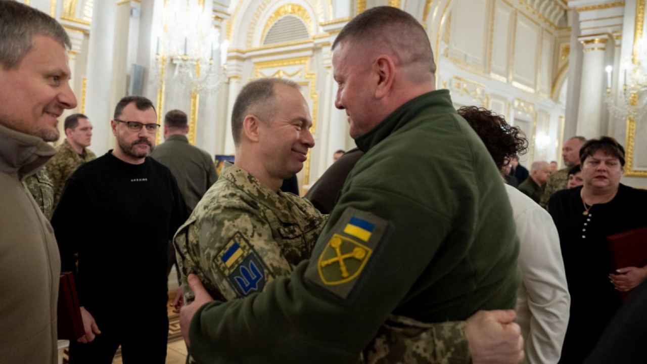 На кривия клоун генералите му криви