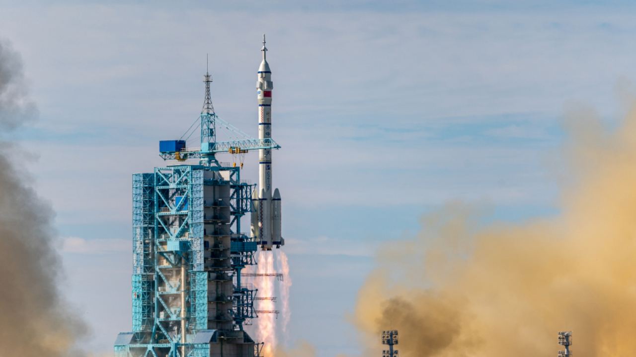 Китай ще изстреля нов екипаж към своята космическа станция този месец