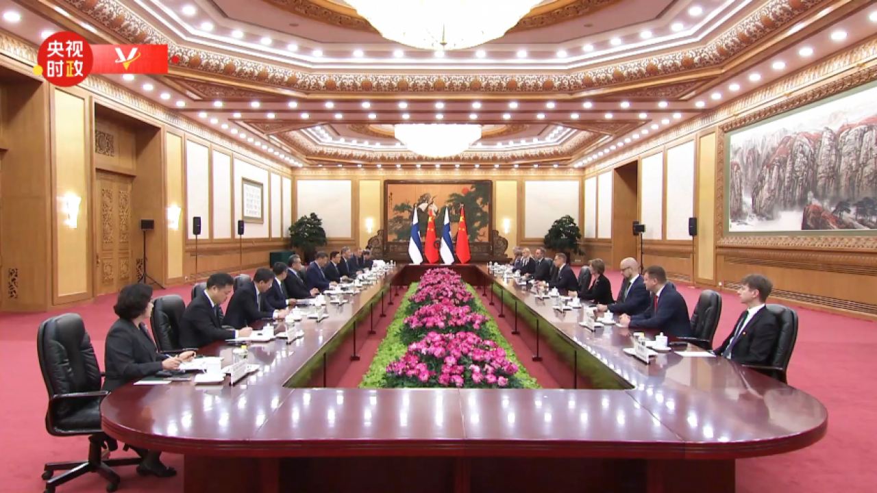 Лидерите на Китай и Финландия се срещнаха за официален разговор в Пекин