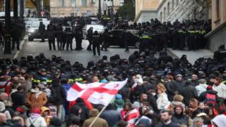 Тбилиси, съпротивлява, западния натиск, пренастройване, грузинската власт, американско междуцарствие