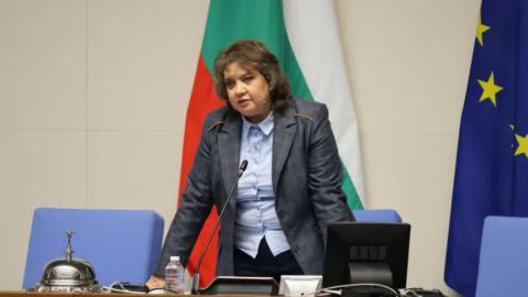 Наталия Киселова от БСП е председател на 51-вото Народно събрание. Подкрепиха я ГЕРБ-СДС, ПП-ДБ и АПС