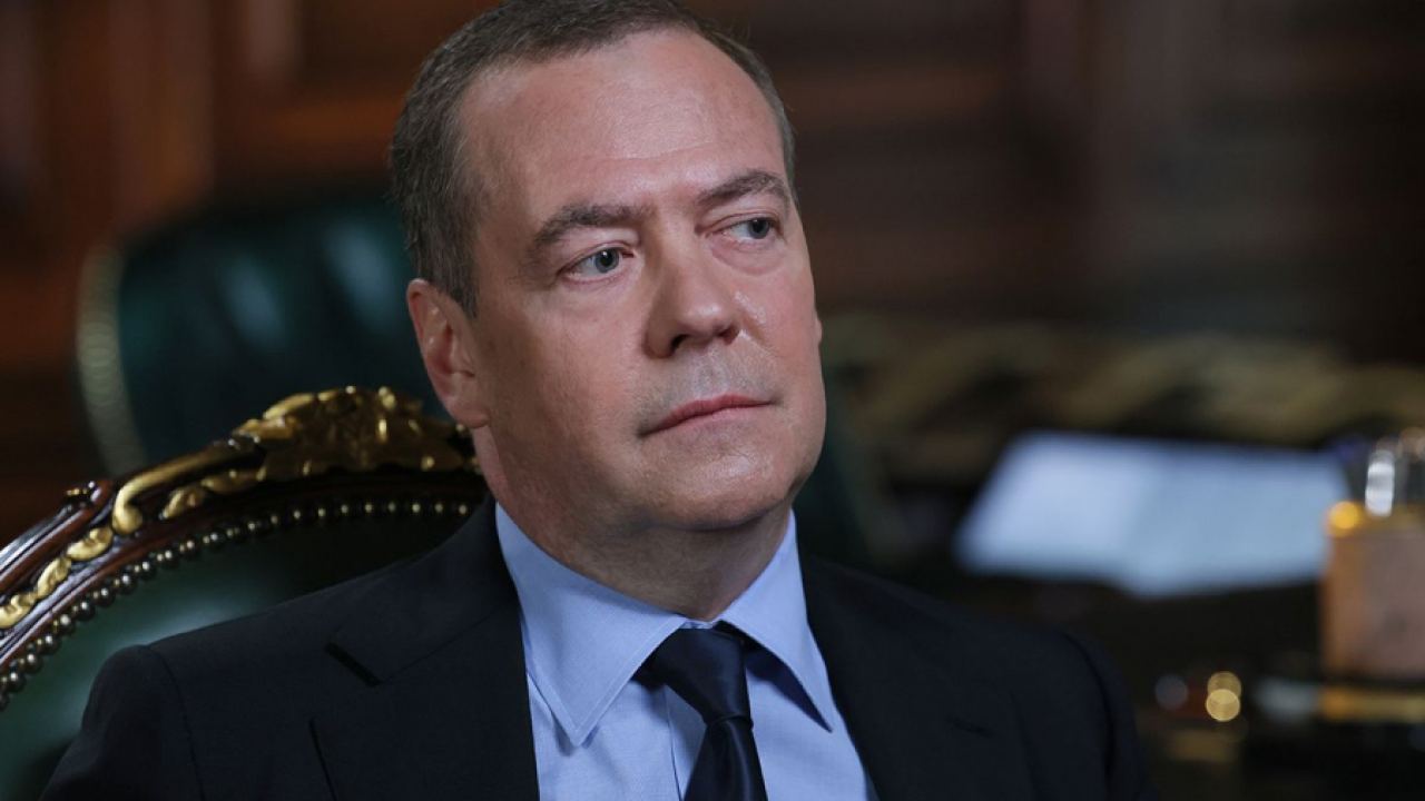 Дмитрий Медведев: За националната идентичност и политическия избор: опитът на Русия и Китай
